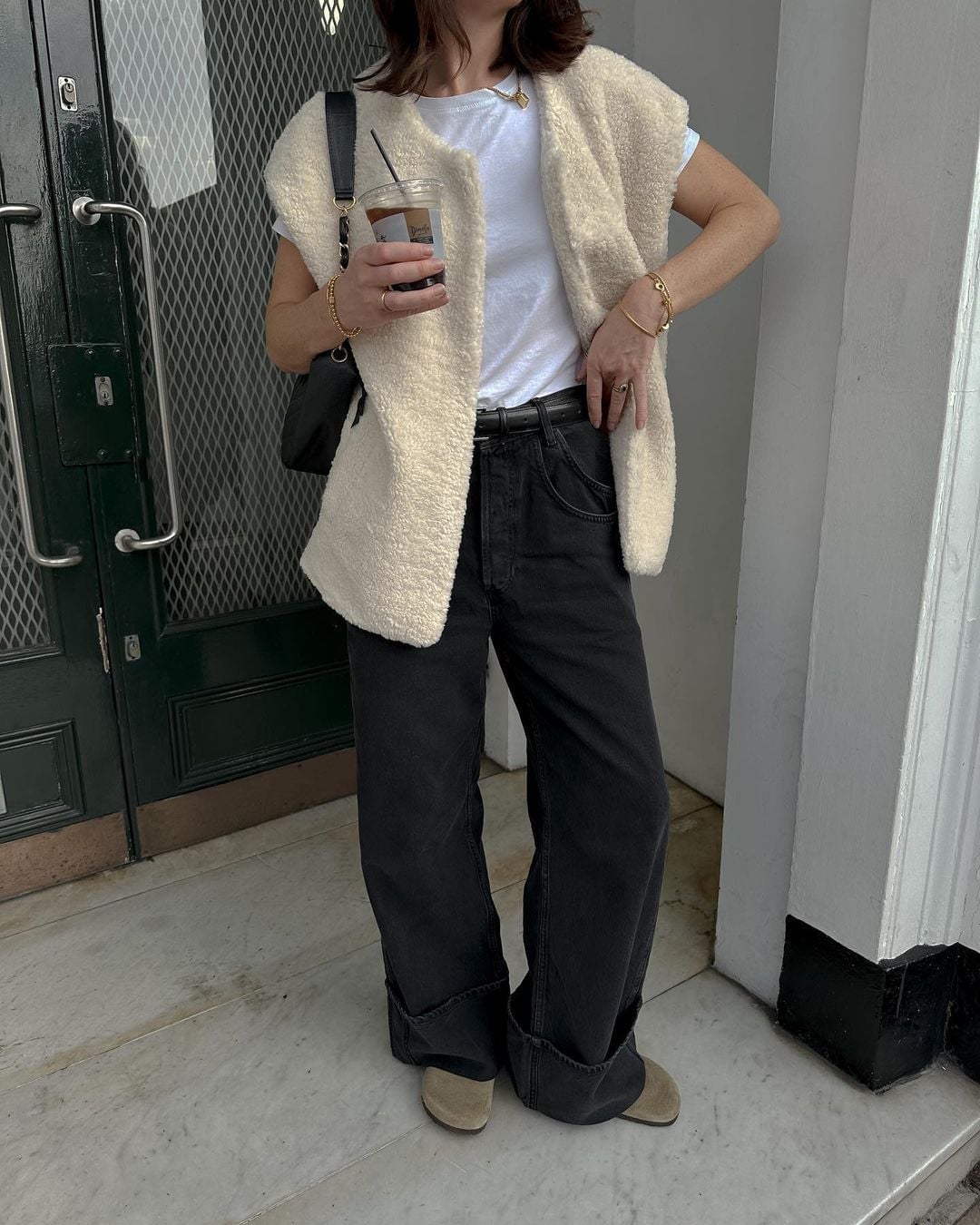 Cream Teddy Fleece Vest Over White T-Shirt with Wide-Leg Jeans Cream Teddy Fleece Vest Over White T-Shirt with Wide-Leg Jeans — Trendy Lazy Outfits