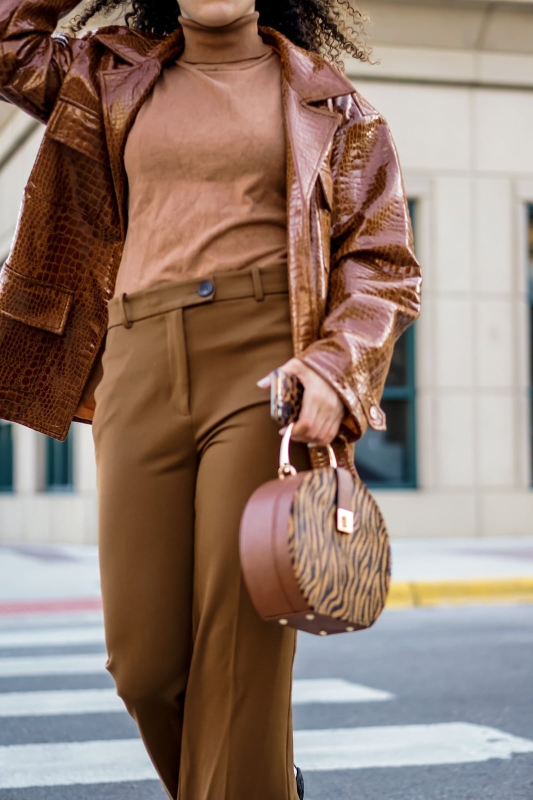 Shiny Brown Leather Jacket with Monochromatic Brown Tones Shiny Brown Leather Jacket with Monochromatic Brown Tones — Trendy Leather Jacket Outfits Women