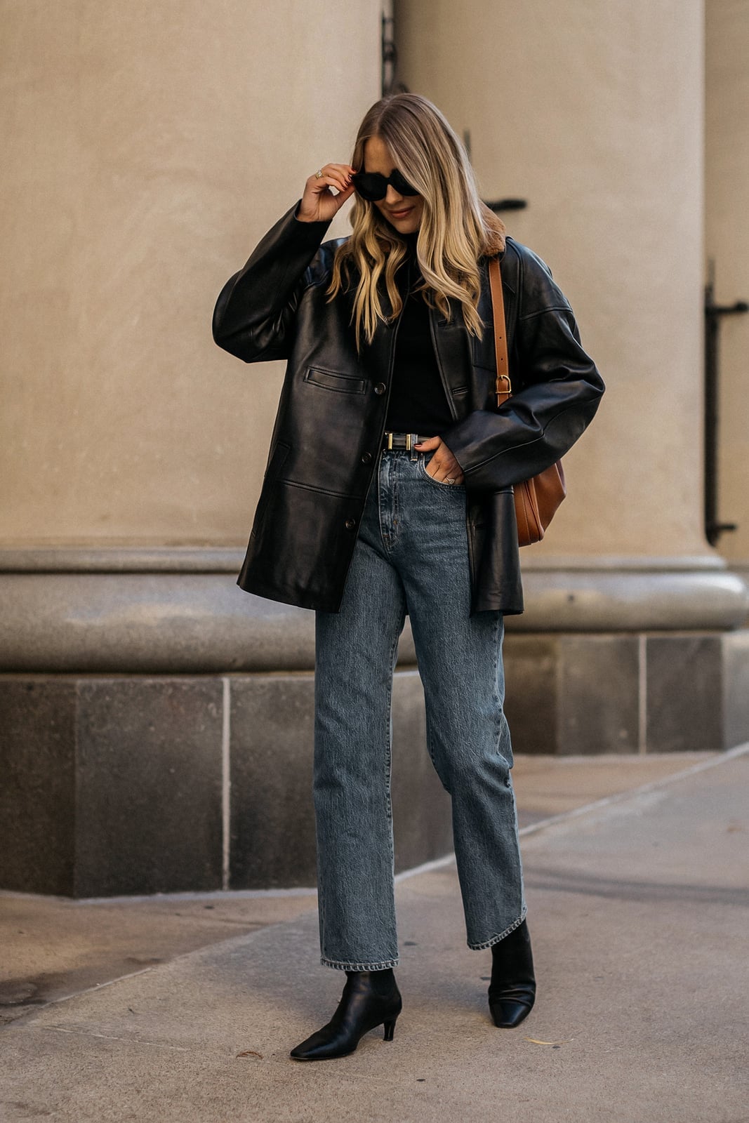 Oversized Black Leather Jacket with Patterned Belt, Everyday Version Oversized Black Leather Jacket with Patterned Belt, Everyday Version — Trendy Leather Jacket Outfits Women
