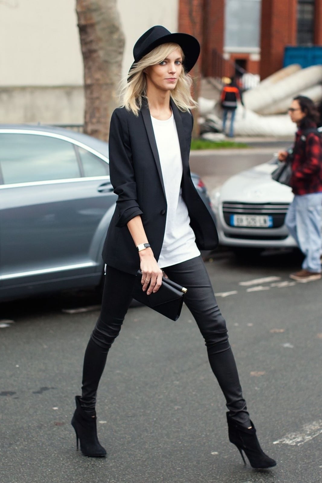 Tailored Blazer with Faux Leather Leggings Tailored Blazer with Faux Leather Leggings — Trendy Leggings Outfits