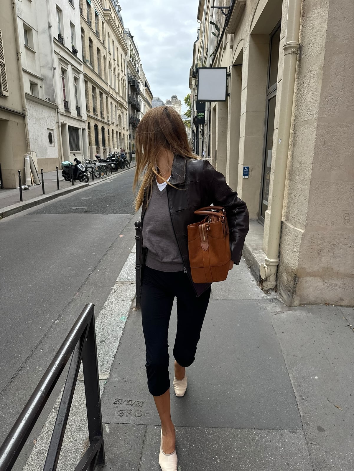 Leather Trench Coat with Grey Sweater and Black, Close-Up Take Leather Trench Coat with Grey Sweater and Black, Close-Up Take — Trendy Leggings Outfits