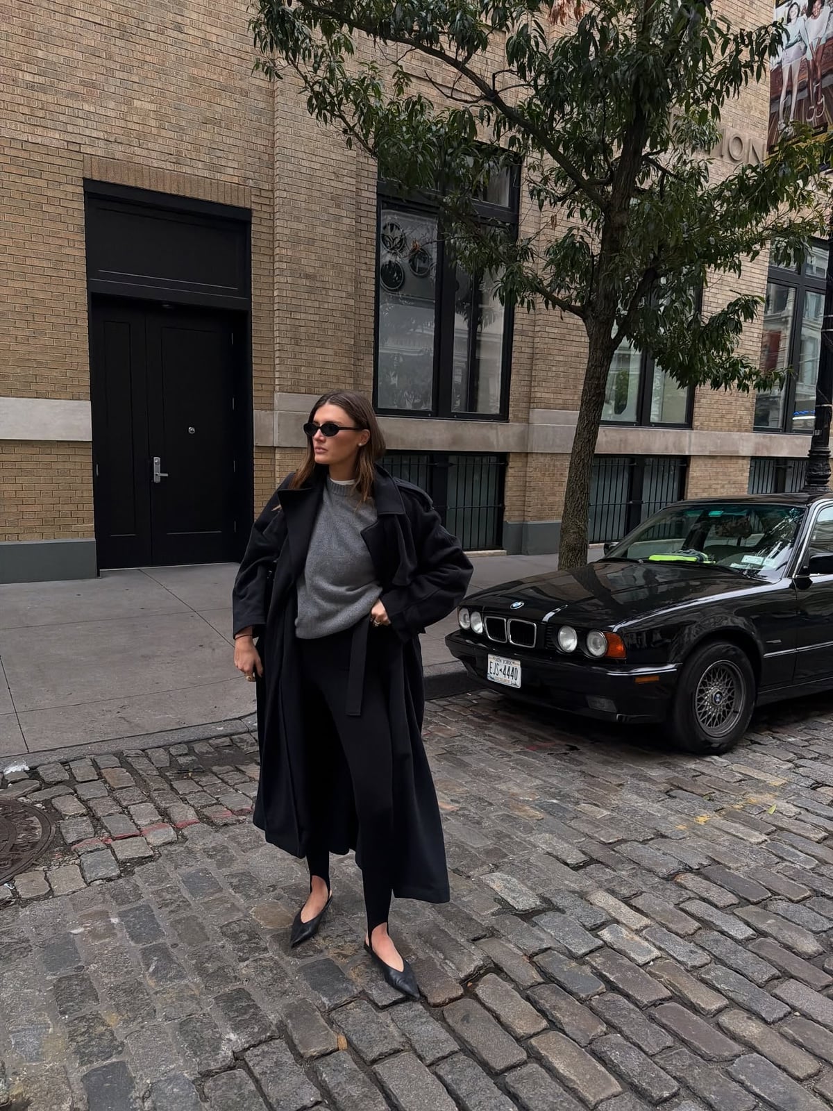 Oversized Trench Coat with Grey Sweater and Black Leggings Oversized Trench Coat with Grey Sweater and Black Leggings — Trendy Leggings Outfits