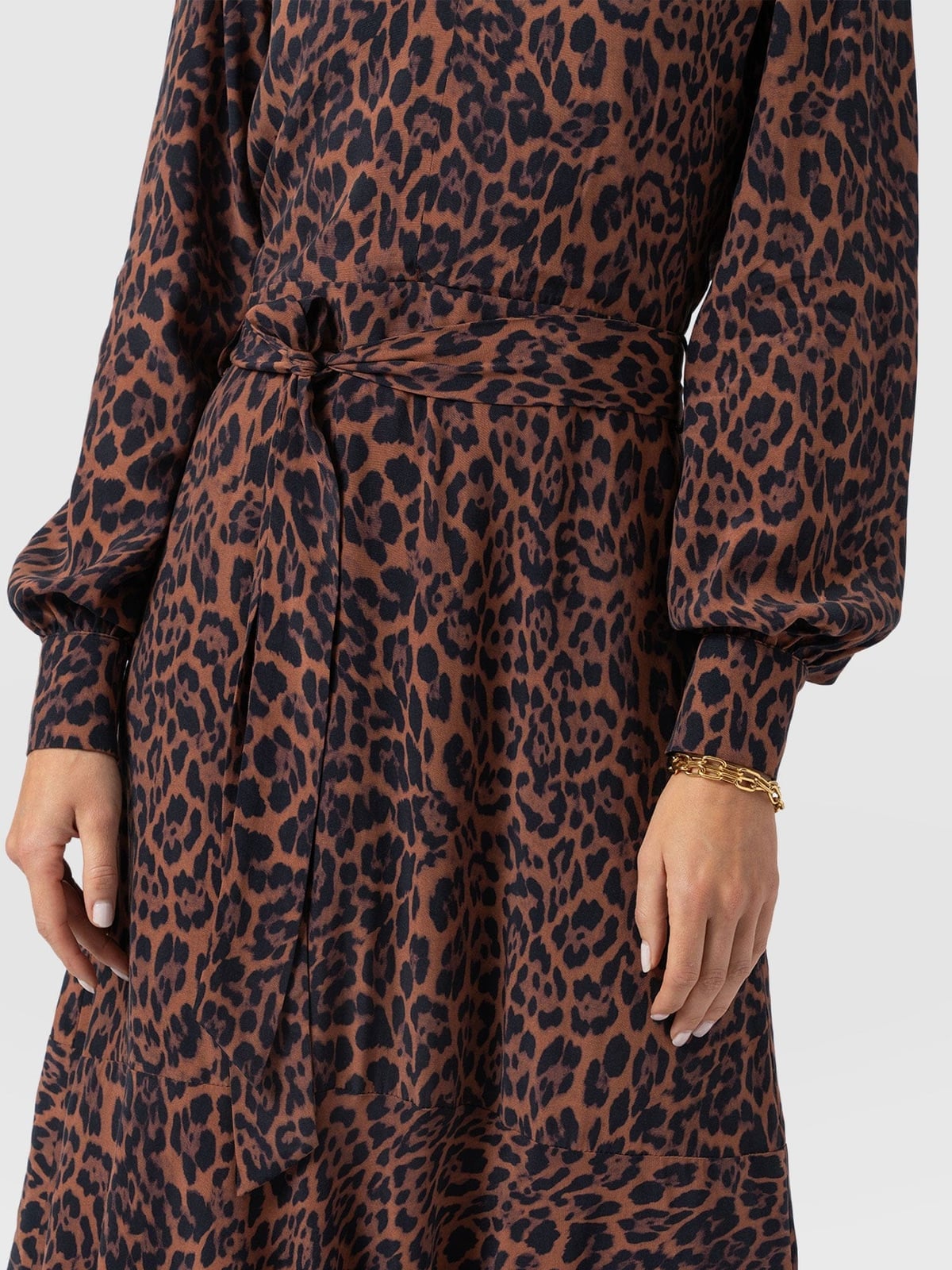 Leopard Midi Dress With Balloon Sleeves And Tie Belt — Trendy Leopard Dress