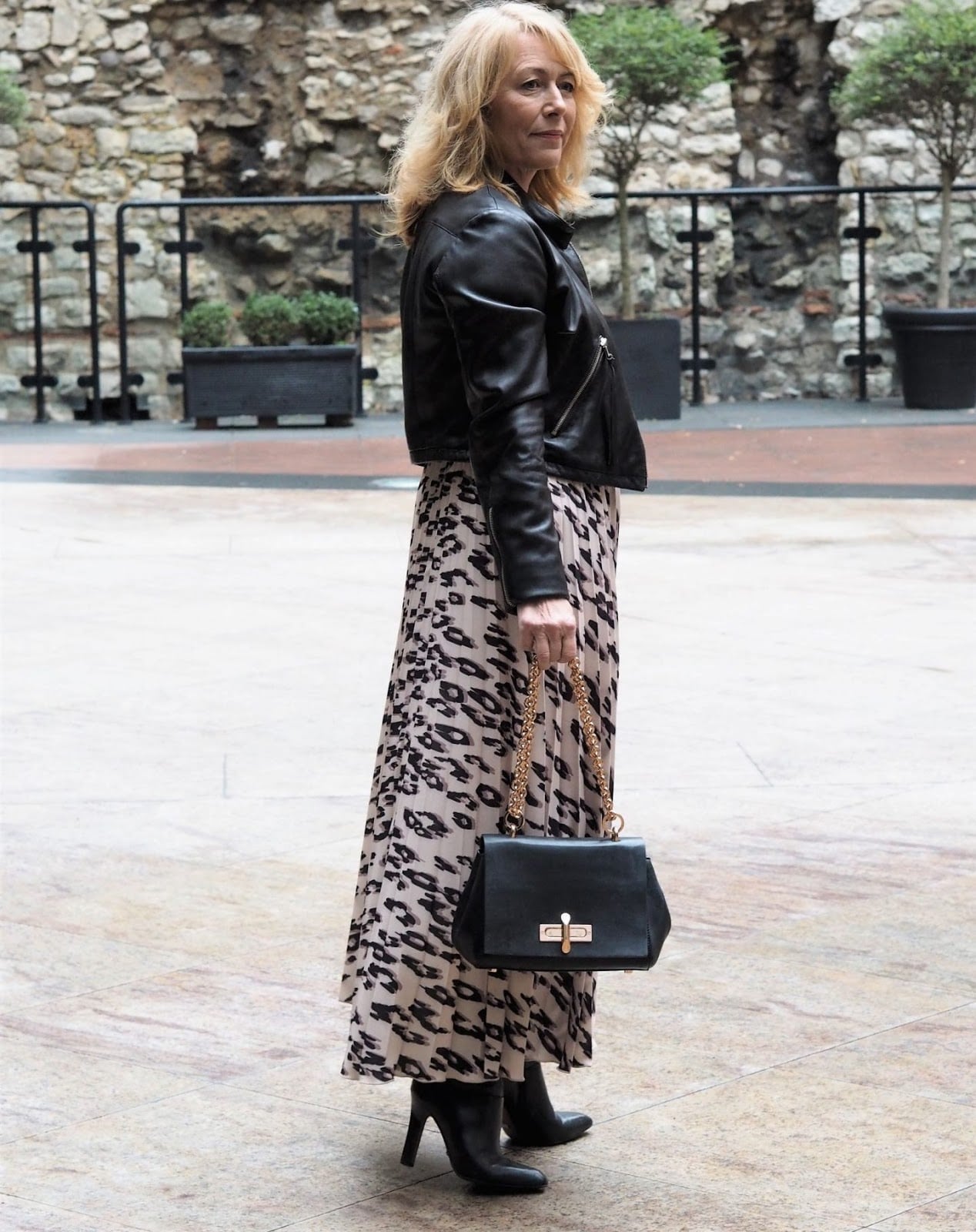 Pleated Leopard Maxi Skirt With Leather Jacket — Trendy Leopard Skirt Outfit