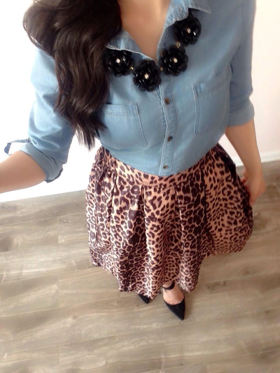 Leopard Midi Skirt With Denim Shirt — Trendy Leopard Skirt Outfit