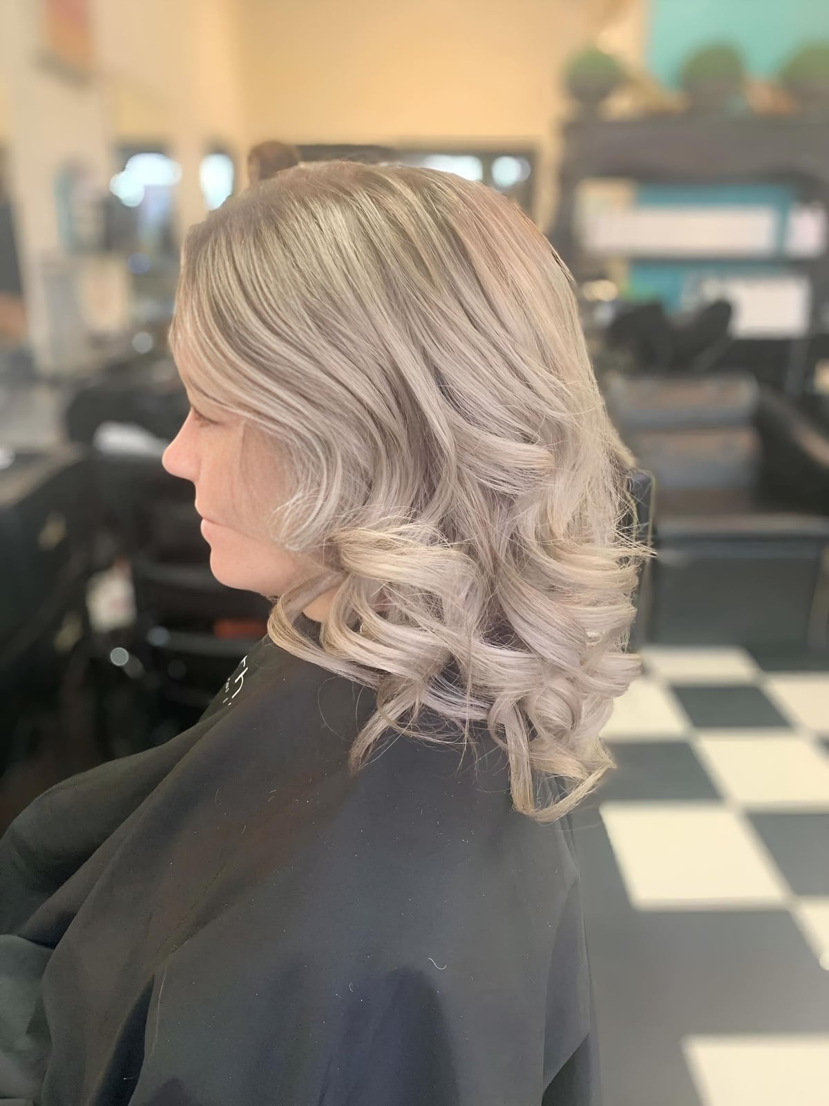 Chin Wavy Bob In Neutral Blonde — Trendy Light Hair Color