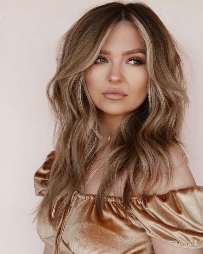 Collarbone Dirty Blonde With Root Shadow and Face Framing Bangs — Trendy Light Hair Color
