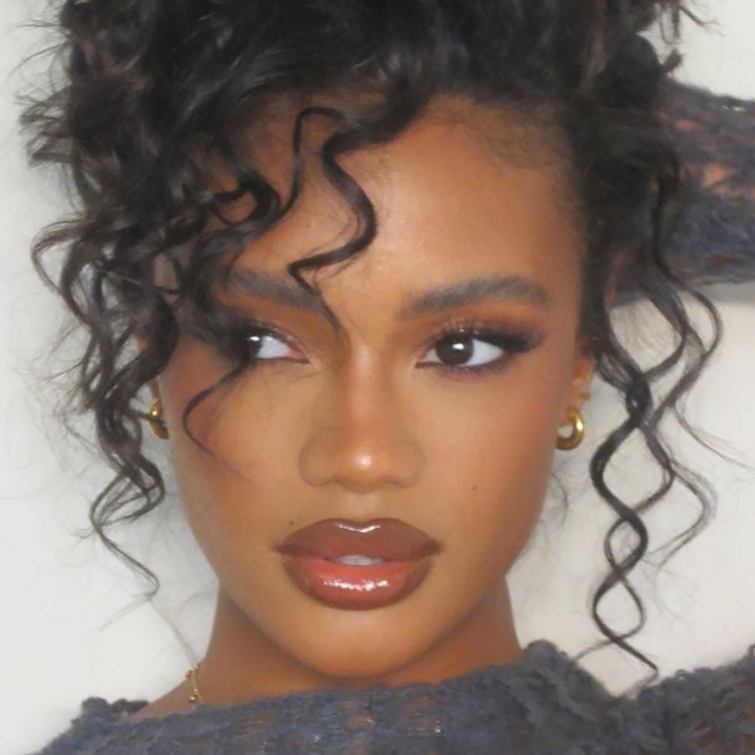 Shoulder Length Dark Brown Volume, Close-Up Take Shoulder Length Dark Brown Volume, Close-Up Take — Trendy Long Curly Hair