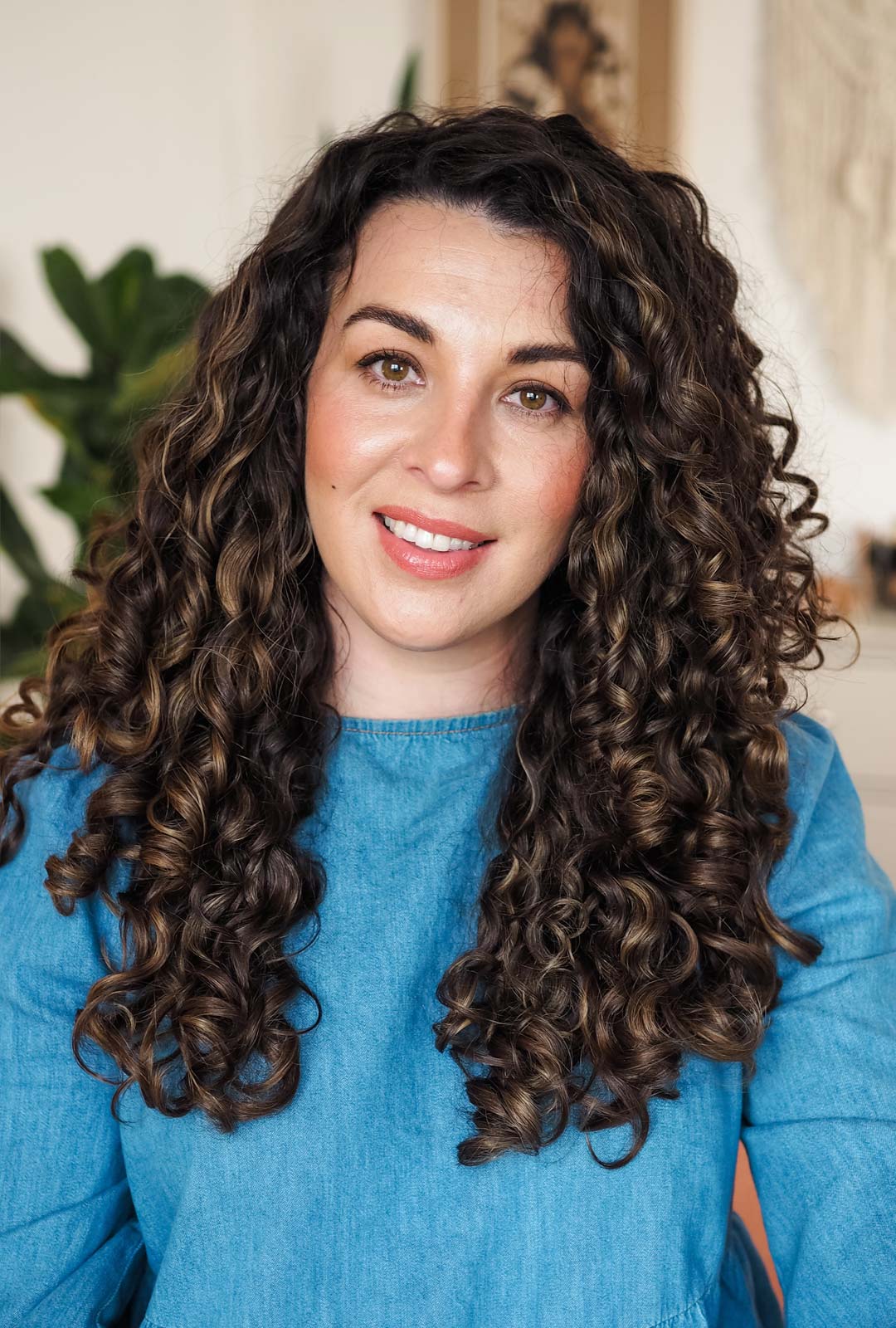 Shoulder Length Soft Curls With Highlights Shoulder Length Soft Curls With Highlights — Trendy Long Curly Hair