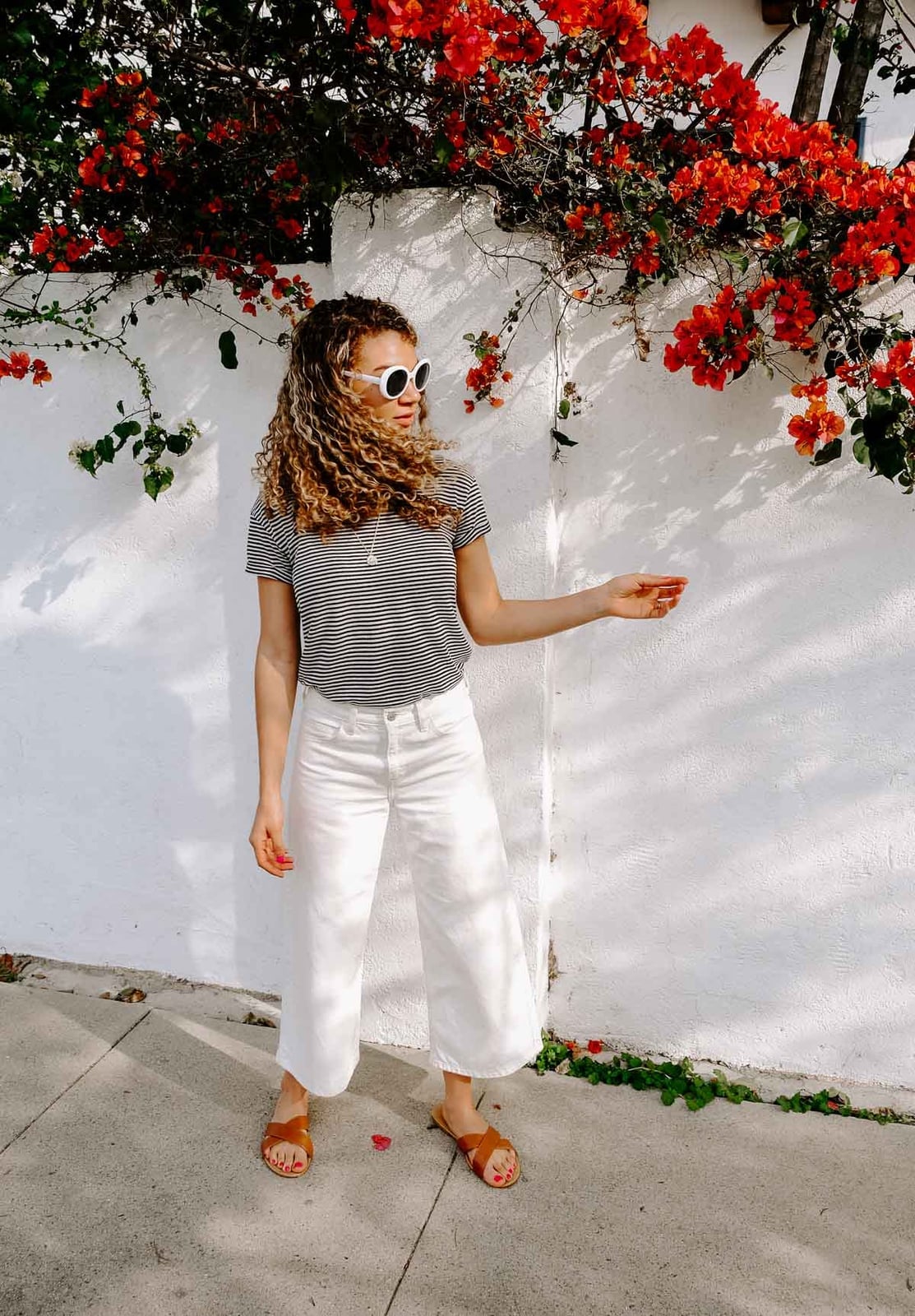 Striped T-Shirt with White Cropped Pants and Slide Sandals Striped T-Shirt with White Cropped Pants and Slide Sandals — Trendy Los Angeles Outfits