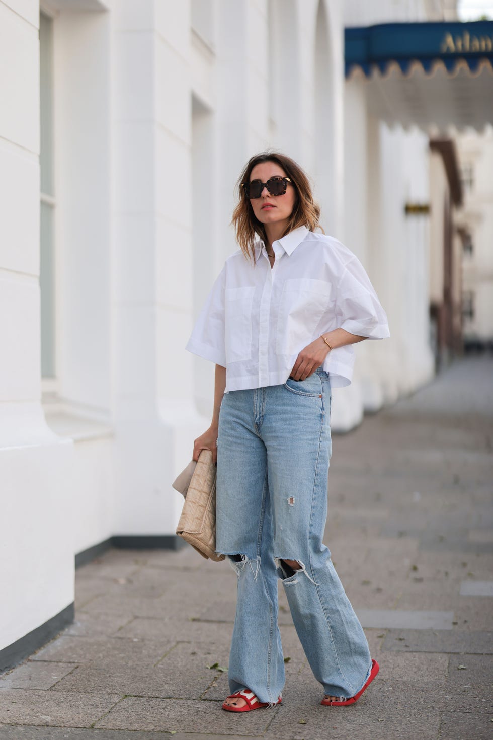 Ripped Jeans with Oversized White Shirt and Red Sandals Ripped Jeans with Oversized White Shirt and Red Sandals — Trendy Los Angeles Outfits