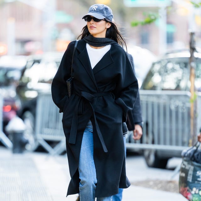 Black Wrap Coat Casual Look with Jeans Black Wrap Coat Casual Look with Jeans — Trendy Luxury Outfits