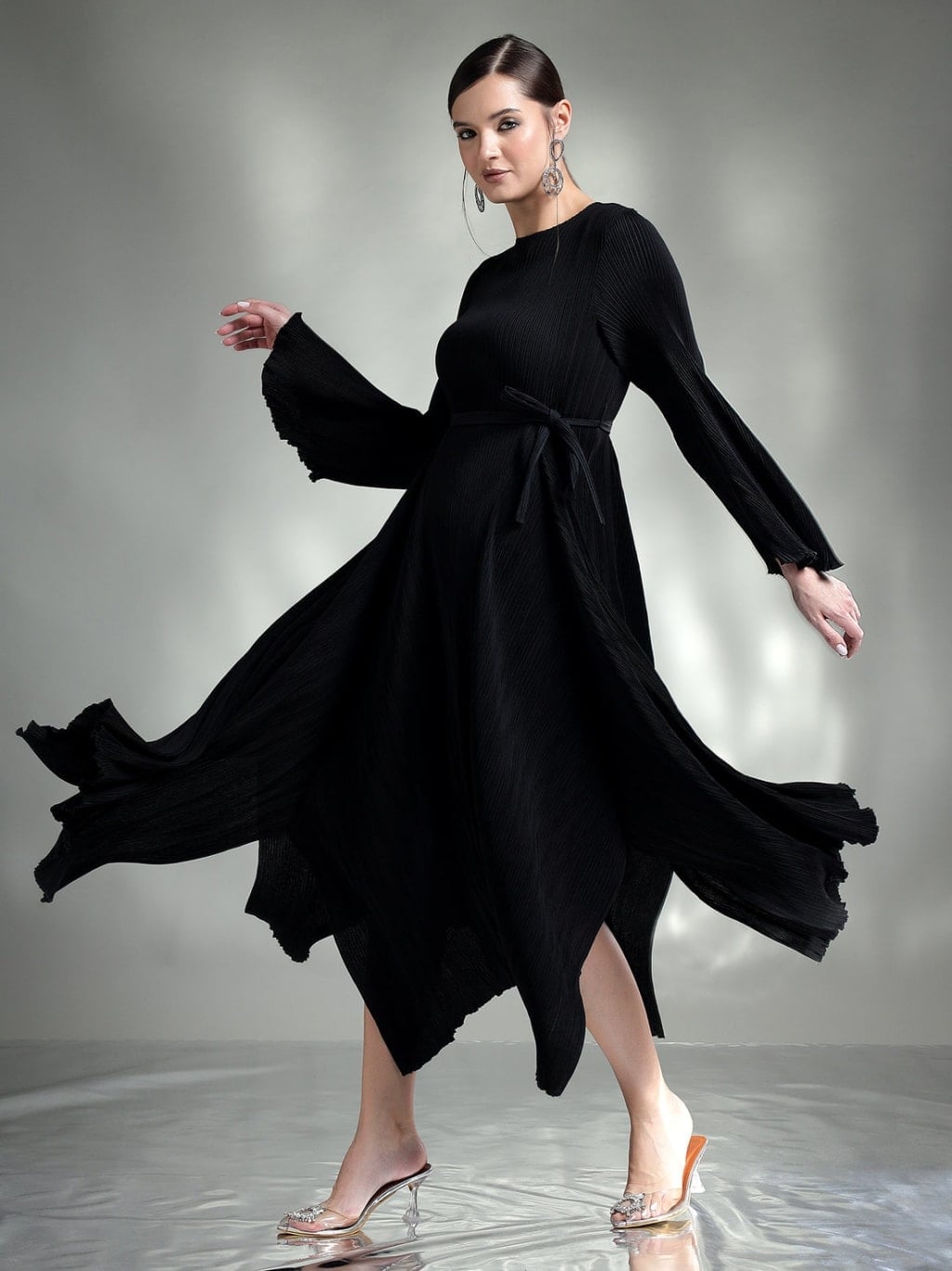 Black Pleated Dress for Evening Occasion Black Pleated Dress for Evening Occasion — Trendy Luxury Outfits
