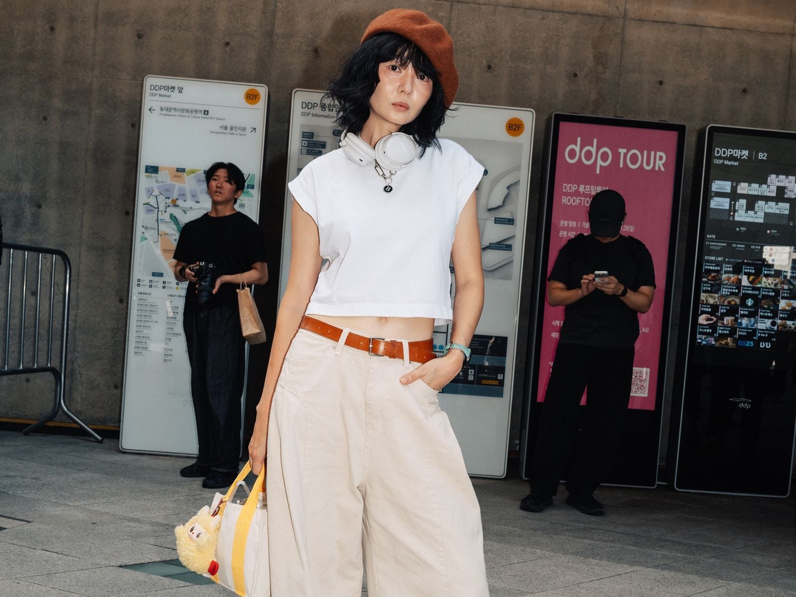 White Cropped T-shirt Beige Wide-Leg Trousers Casual White Cropped T-shirt Beige Wide-Leg Trousers Casual — Trendy Luxury Outfits