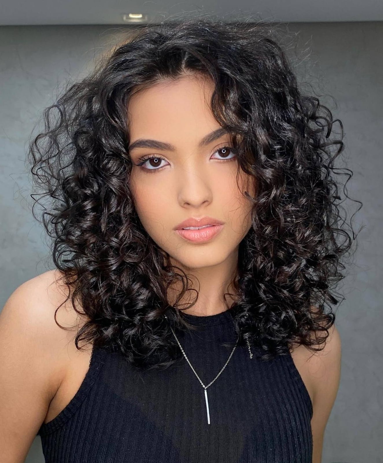 Collarbone Layered Dark Brown With Blonde Balayage, Close-Up Take Collarbone Layered Dark Brown With Blonde Balayage, Close-Up Take — Trendy Medium Curly Hair
