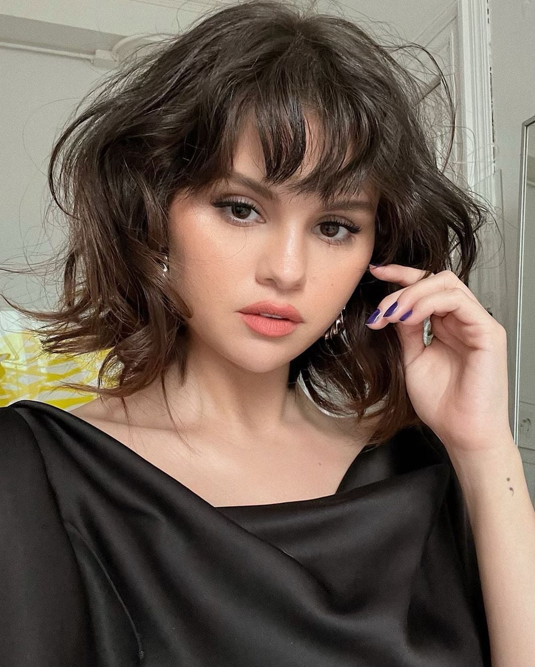 Collarbone Shag With Textured Layers and Curtain Bangs Collarbone Shag With Textured Layers and Curtain Bangs — Trendy Medium Length Hair