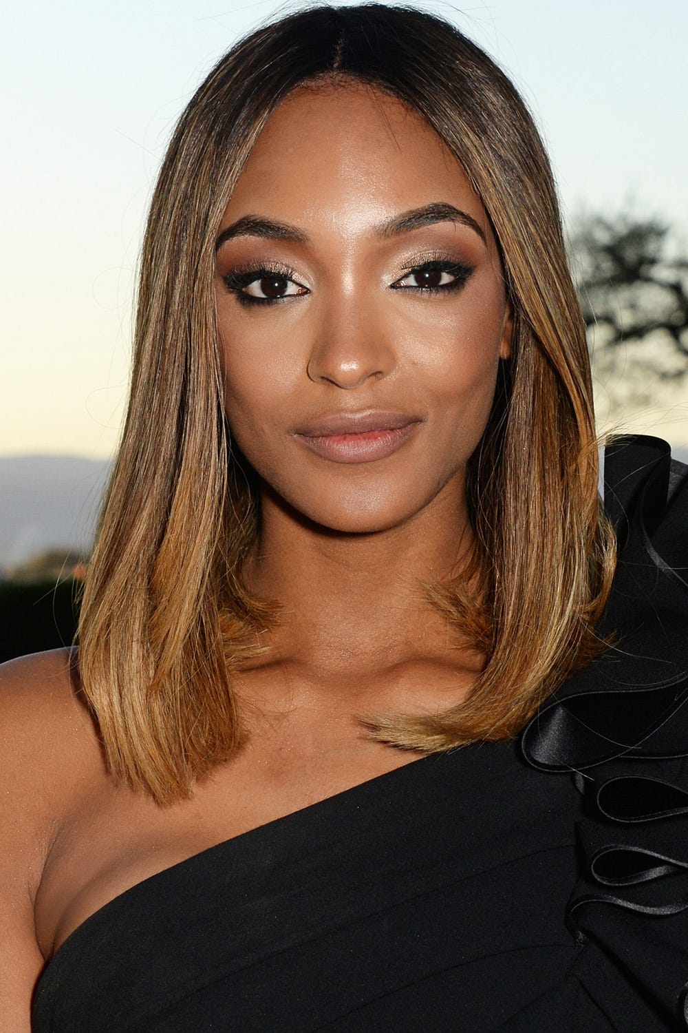 Collarbone Blunt Bob With Balayage Collarbone Blunt Bob With Balayage — Trendy Medium Length Hair
