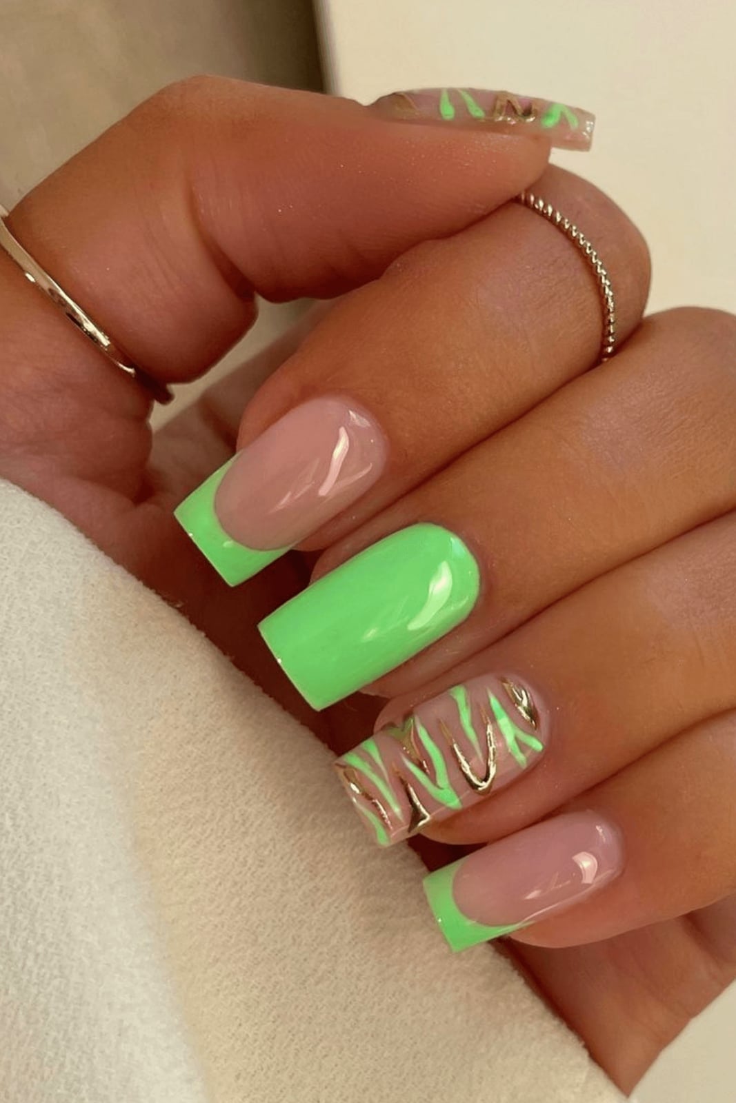 Sheer Pink Neon Green French Gold Line Medium Square Nails Sheer Pink Neon Green French Gold Line Medium Square Nails — Trendy Medium Square Nails