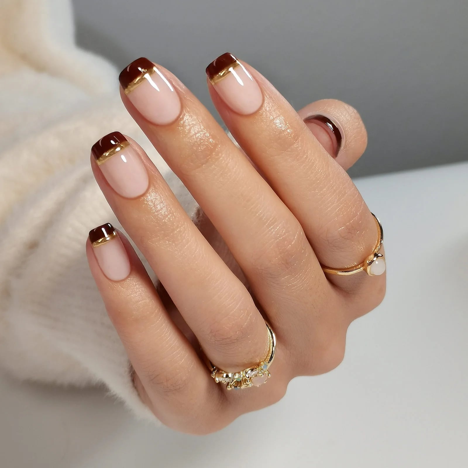 Nude Pink French with Gold Line Medium Square Nails Nude Pink French with Gold Line Medium Square Nails — Trendy Medium Square Nails