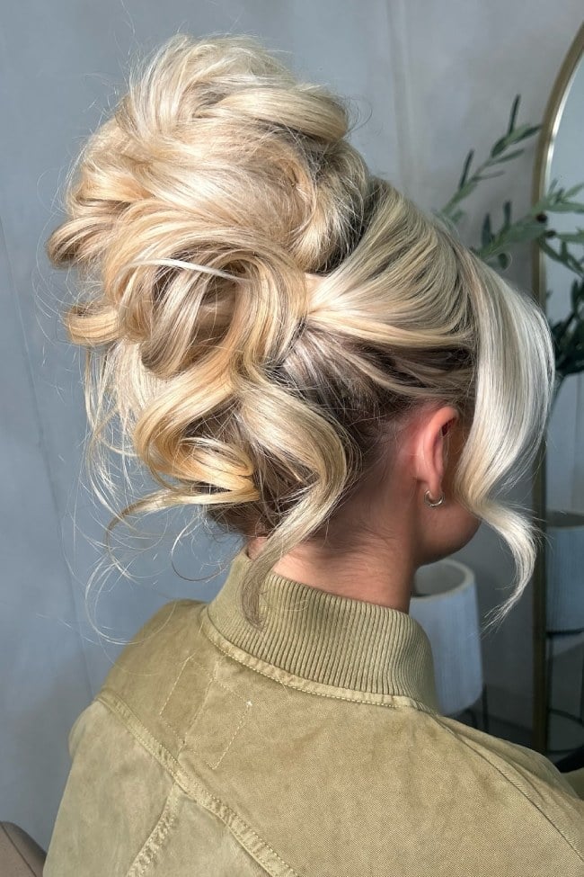 Platinum Blonde Voluminous Messy Updo Platinum Blonde Voluminous Messy Updo — Trendy Messy Bun Updo