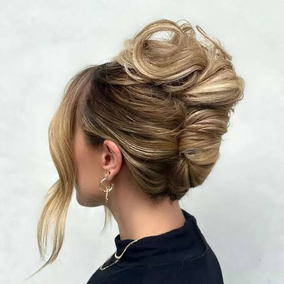 Blonde Messy Updo With Dark Roots and Loose Tendrils Blonde Messy Updo With Dark Roots and Loose Tendrils — Trendy Messy Bun Updo