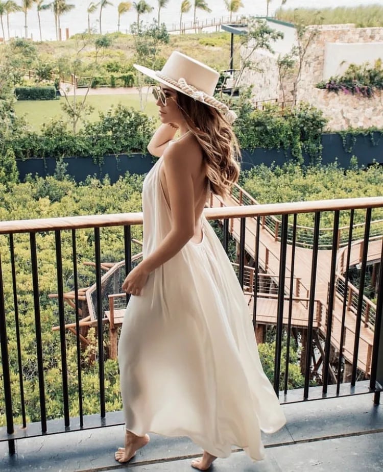 Off-White Flowy Maxi Dress with Open Back and Wide-Brimmed Hat — Trendy Mexico Outfits