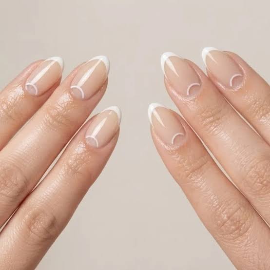 Short Oval Sheer Nude with White Dot Accents Short Oval Sheer Nude with White Dot Accents — Trendy Minimal Nails