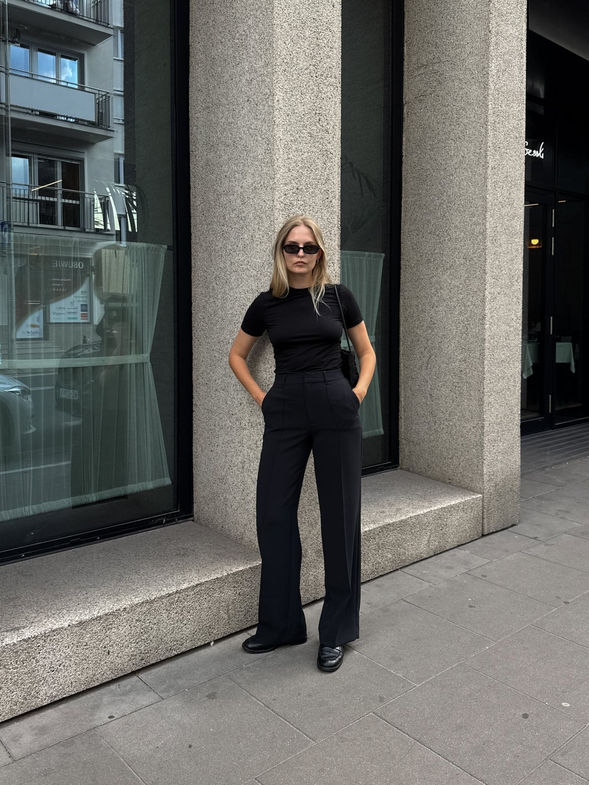 All-Black Ensemble with Wide-Leg Trousers All-Black Ensemble with Wide-Leg Trousers — Trendy Minimalist Outfits