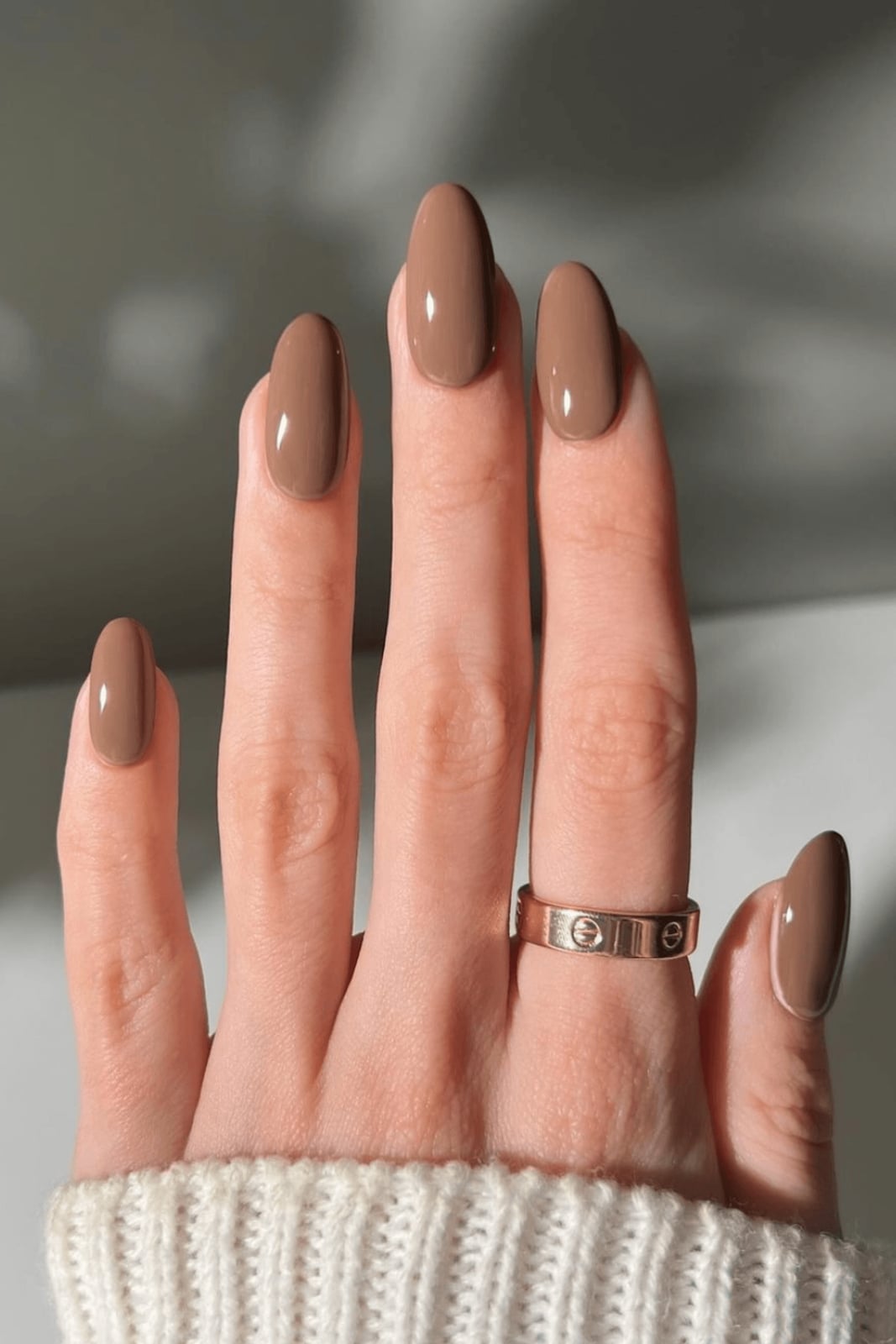 Glossy Medium Brown Long Almond Nails With длинный миндаль — Trendy Mocha Nails