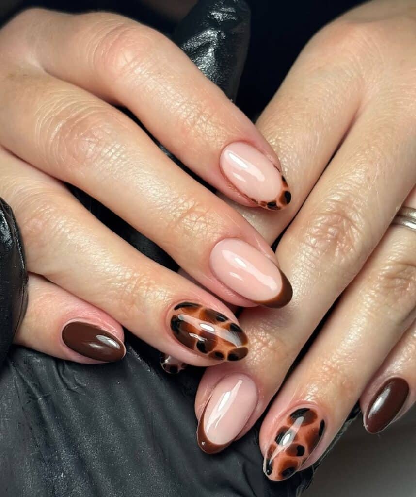 Nude Dark Brown French Leopard Print Medium Almond Nails, миндаль — Trendy Mocha Nails