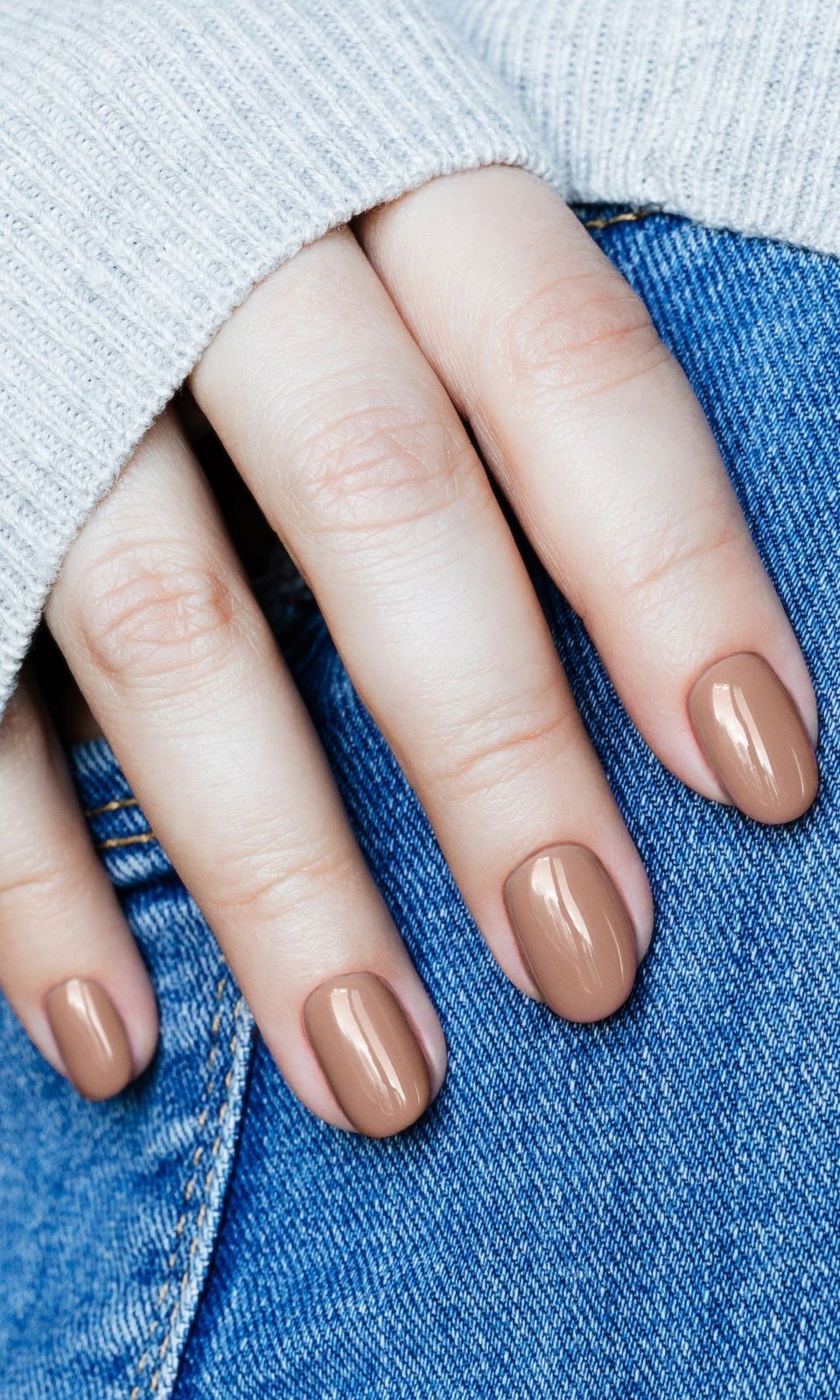 Light Warm Brown Short Square Nails — Trendy Mocha Nails