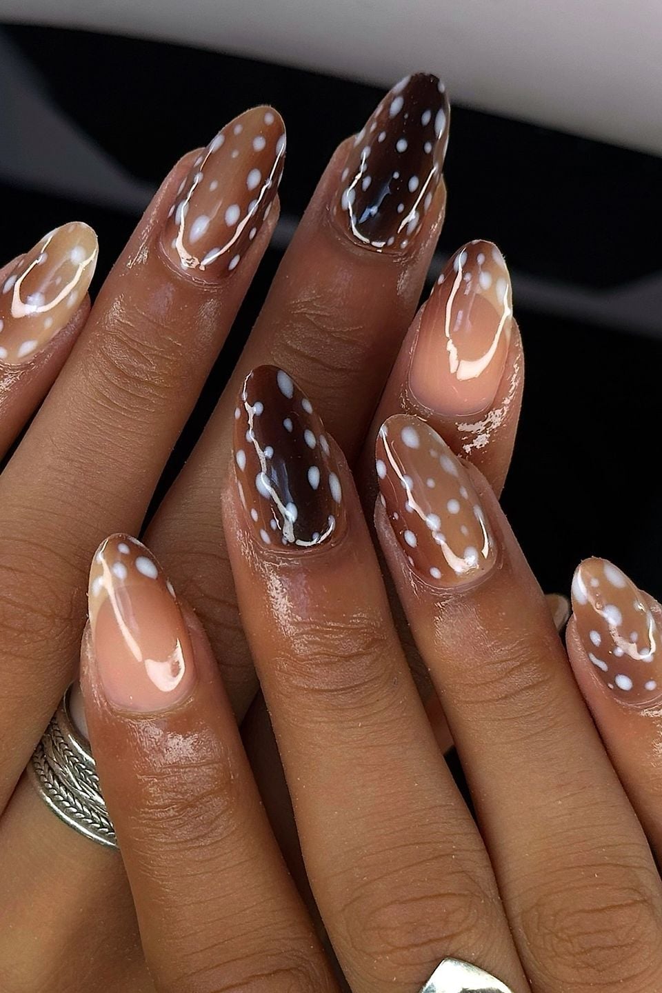 Light Beige Dark Brown Fawn Dot Cat-Eye Oval Nails — Trendy Mocha Nails