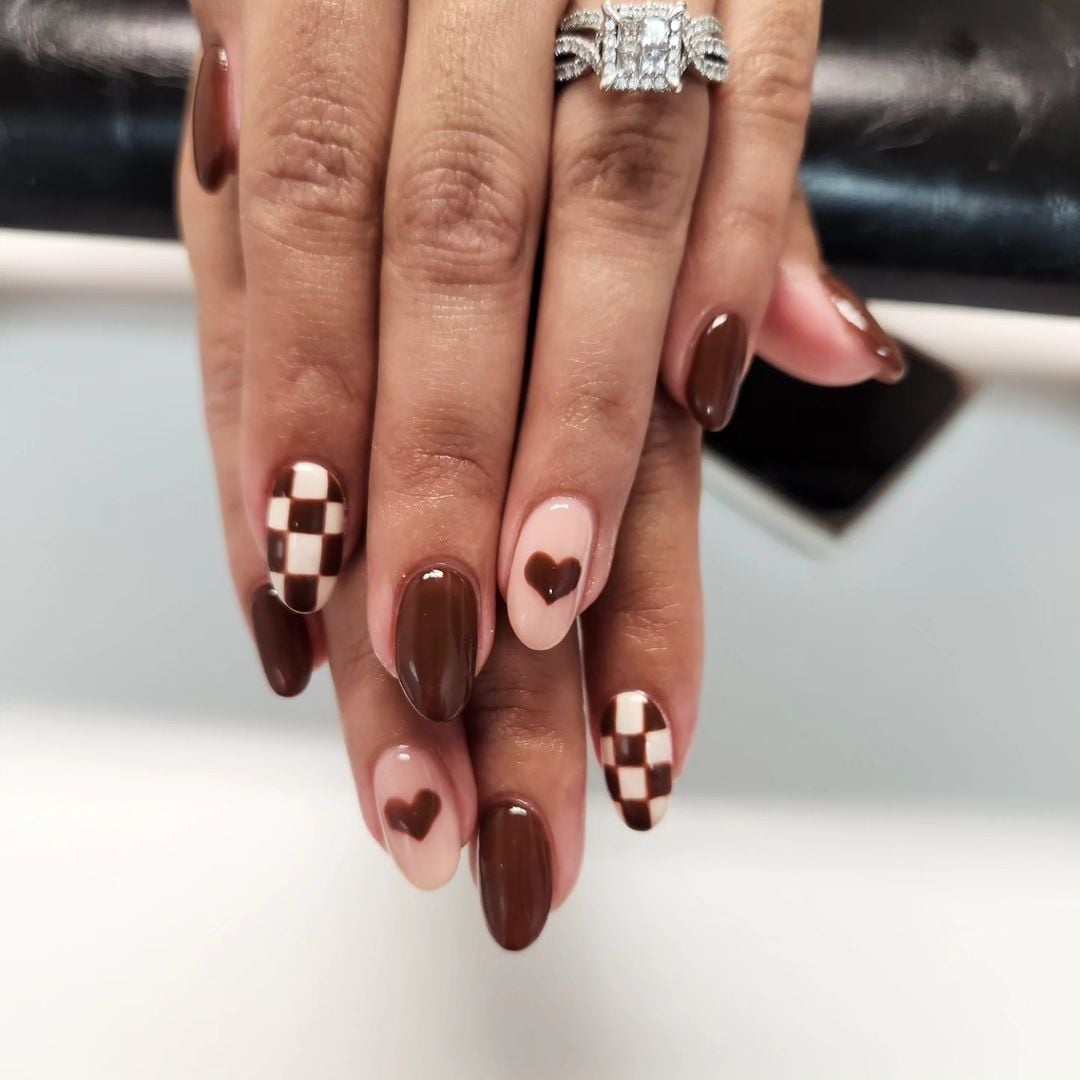 Chocolate Checkerboard Heart Medium Oval Nails, Close-Up Take — Trendy Mocha Nails