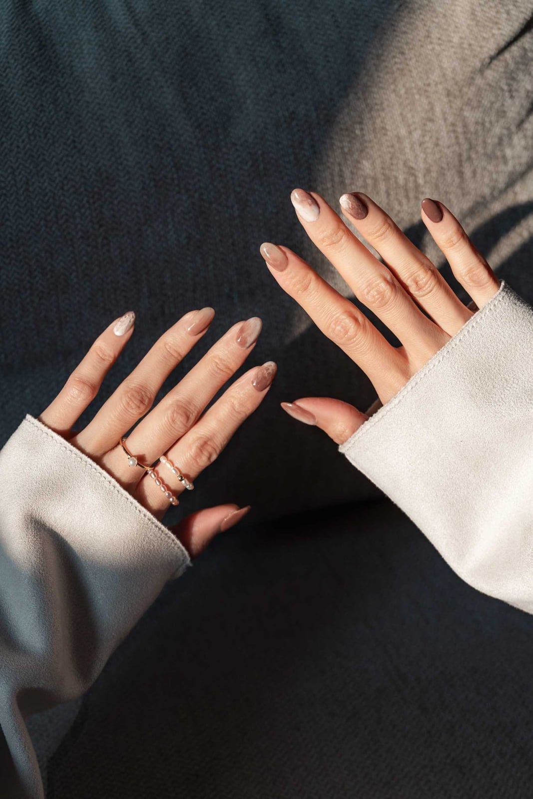 Milky Marble Short Almond Nails — Trendy Mocha Nails