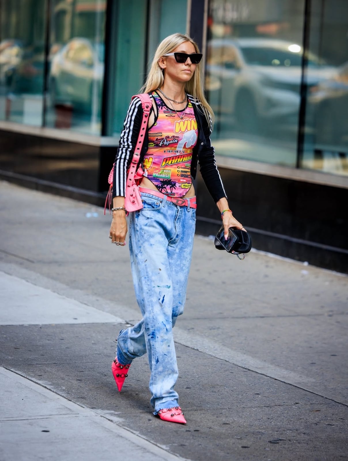 Acid Wash Baggy Mom Jeans with a Graphic Tank and Cropped Jacket — Trendy Mom Jeans Outfits