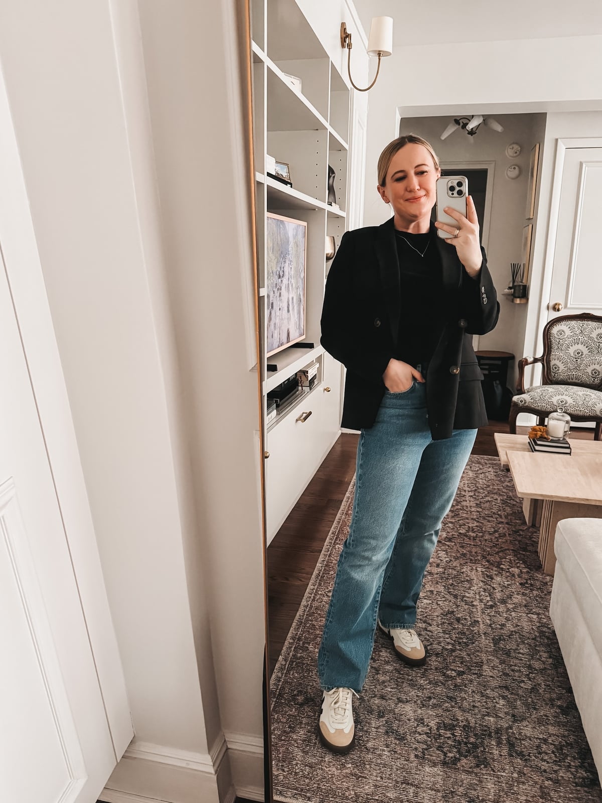 Light Wash Mom Jeans with a Black Top and Black Blazer — Trendy Mom Jeans Outfits