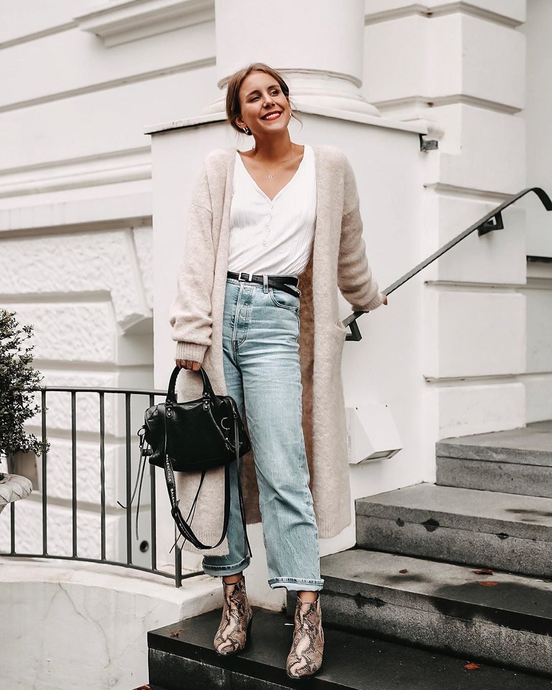 Light Blue Straight Leg Mom Jeans with Cream Cardigan and Snakeskin — Trendy Mom Jeans Outfits