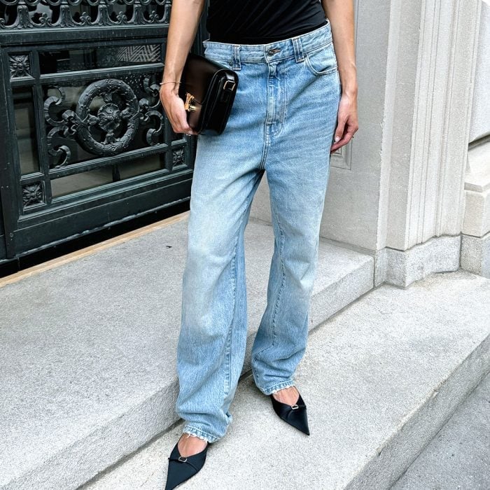 Light Blue Wide Leg Jeans with a Black Sleeveless Top and Heels — Trendy Mom Jeans Outfits