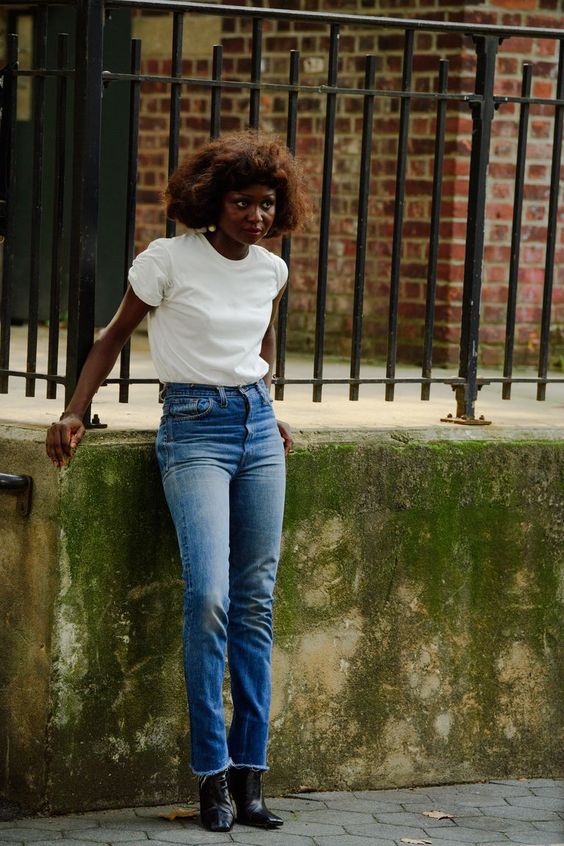 White T-Shirt With High-Waisted Mom Jeans — Trendy Mom Outfits