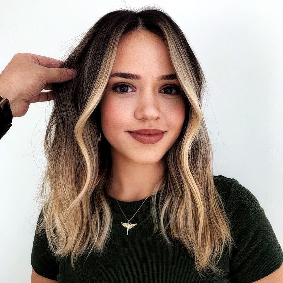 Dark Brown Lob With Blonde Money Piece And Curtain Bangs — Trendy Money Piece Hair