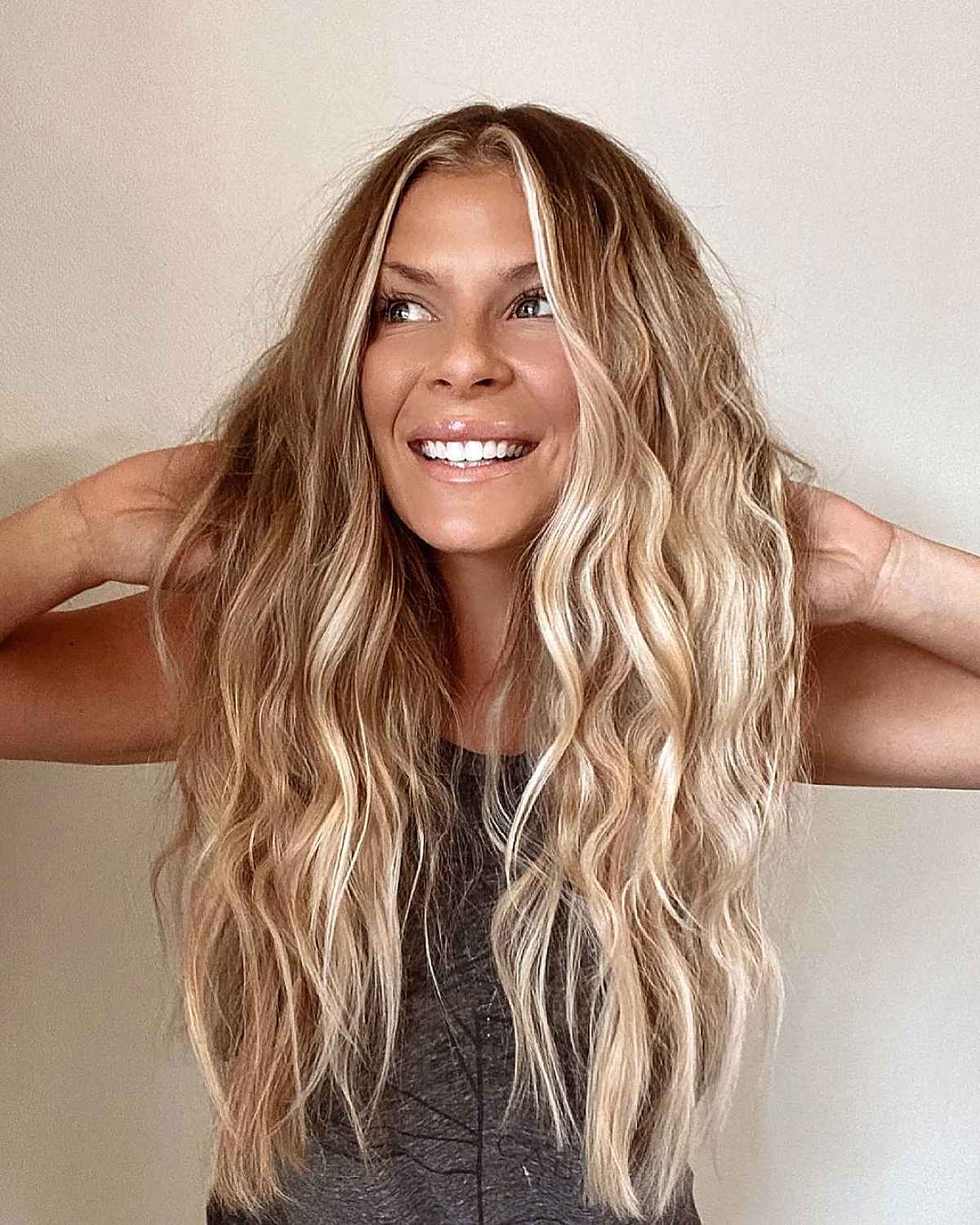 Mid-Back Dark Brown With Bold Blonde Money Piece, Everyday Version — Trendy Money Piece Hair