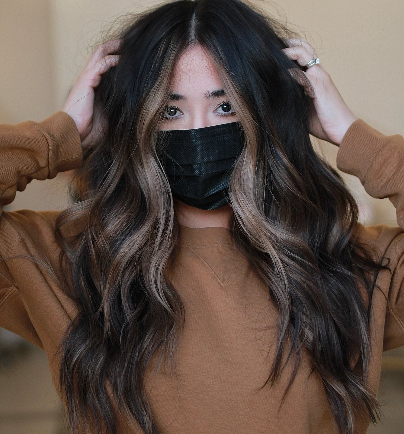 Mid-Back Dark Brown Wavy Blowout With Blonde Money Piece, Layers — Trendy Money Piece Hair