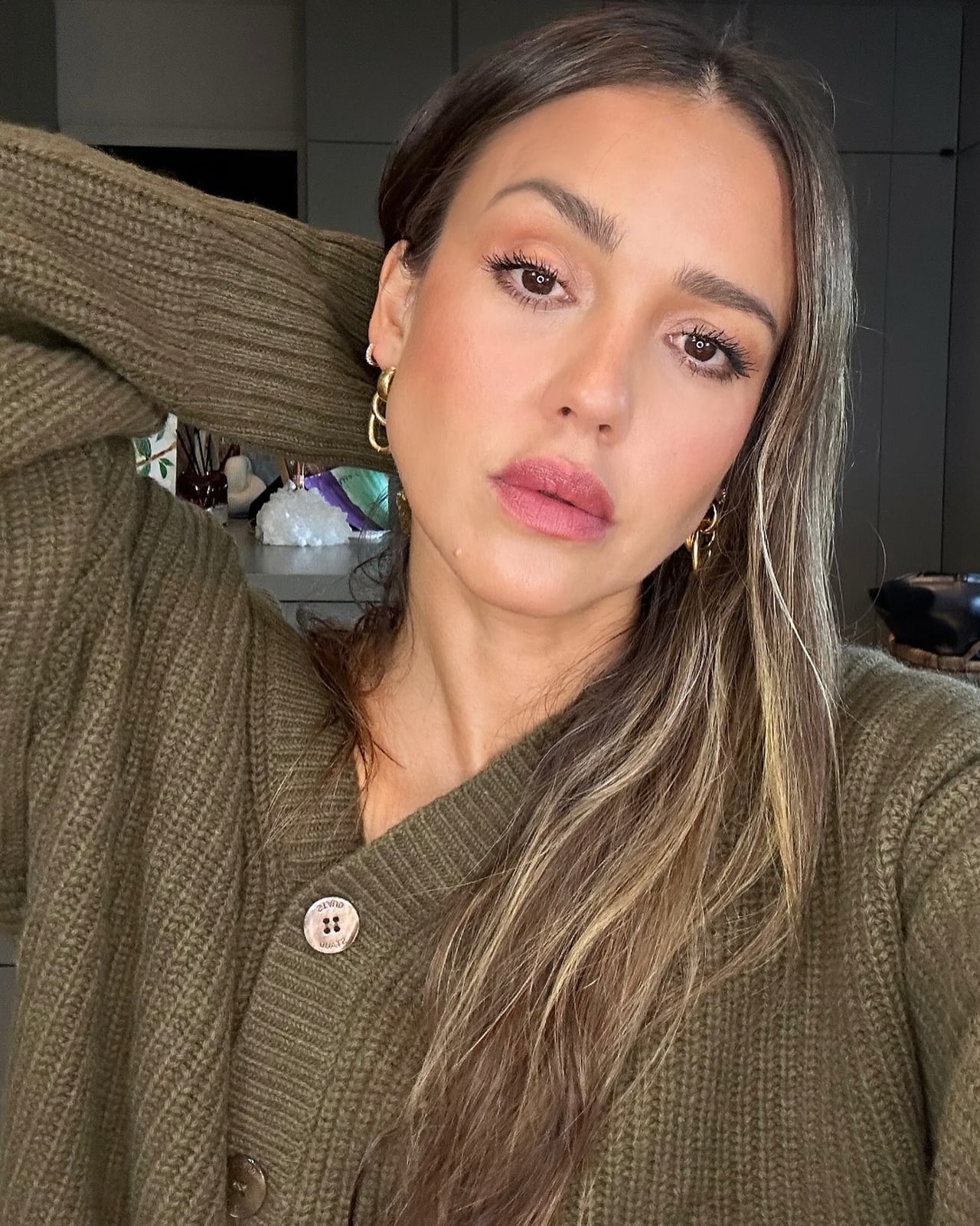 Collarbone Lob Mushroom Brown With Ash Highlights Collarbone Lob Mushroom Brown With Ash Highlights — Trendy Mushroom Brown Hair Color