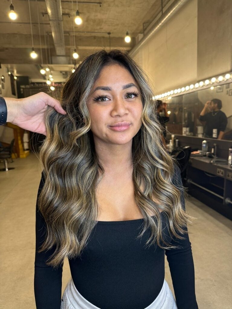 Collarbone Mushroom Brown With Blonde Balayage And Curtain Bangs Collarbone Mushroom Brown With Blonde Balayage And Curtain Bangs — Trendy Mushroom Brown Hair Color