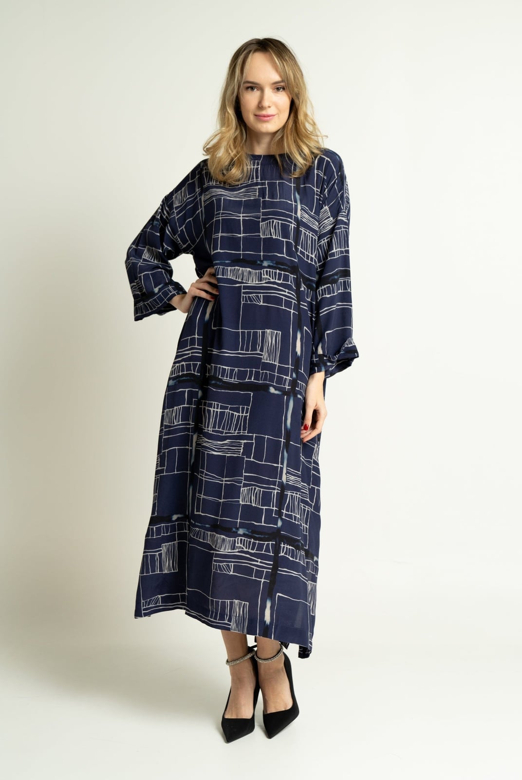Relaxed Fit Navy Midi Dress With Geometric Print — Trendy Navy Blue Outfits