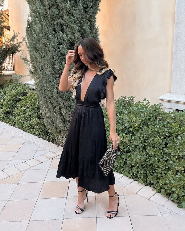 Ruffled Sleeve Satin Midi Dress With Patterned Clutch Ruffled Sleeve Satin Midi Dress With Patterned Clutch — Trendy Night Outfits