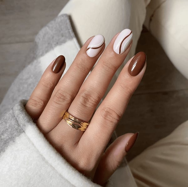 Medium Short Oval Brown and Off-White Line Art Nails Medium Short Oval Brown and Off-White Line Art Nails — Trendy Office Nails