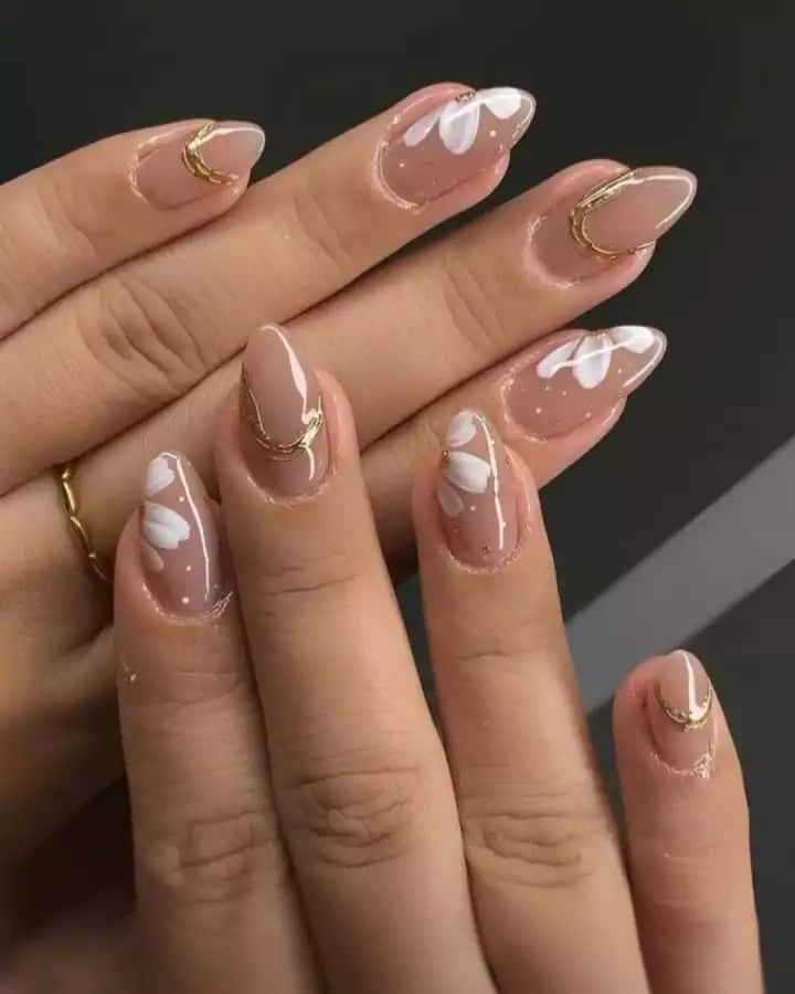 Short Almond Sheer Nude White Floral Gold Accent Nails Short Almond Sheer Nude White Floral Gold Accent Nails — Trendy Office Nails