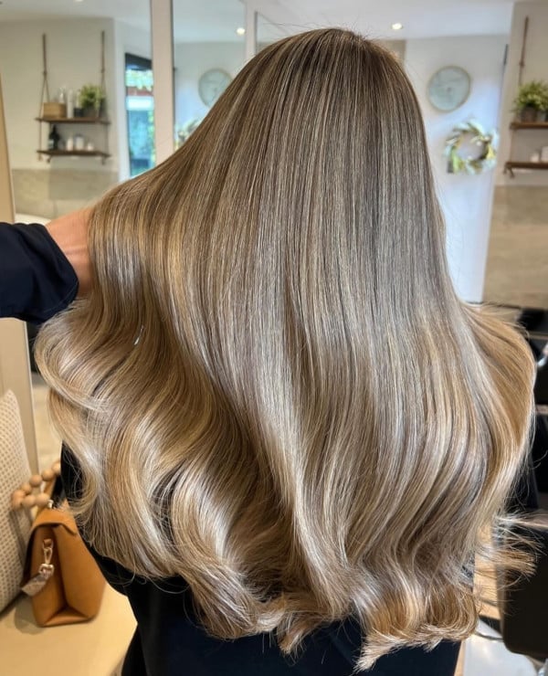 Mid-Back Dimensional Ash Blonde Mid-Back Dimensional Ash Blonde — Trendy Old Money Blonde