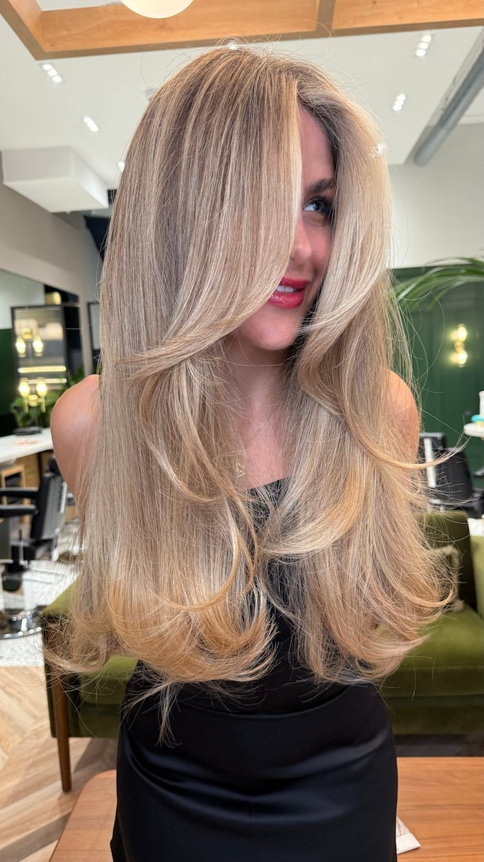 Platinum Blonde With Root Shadow Platinum Blonde With Root Shadow — Trendy Old Money Blonde